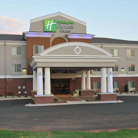 Holiday Inn Express & Suites Clinton By Ihg Екстериор снимка