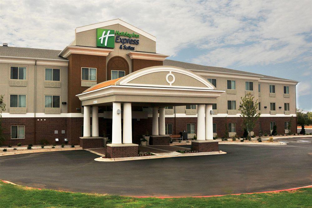 Holiday Inn Express & Suites Clinton By Ihg Екстериор снимка