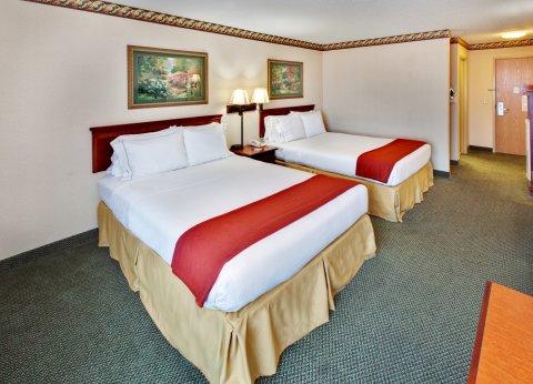 Holiday Inn Express & Suites Clinton By Ihg Екстериор снимка