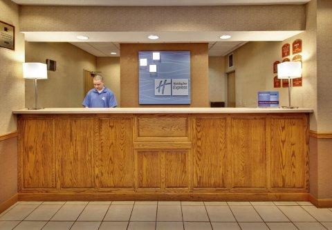 Holiday Inn Express & Suites Clinton By Ihg Екстериор снимка