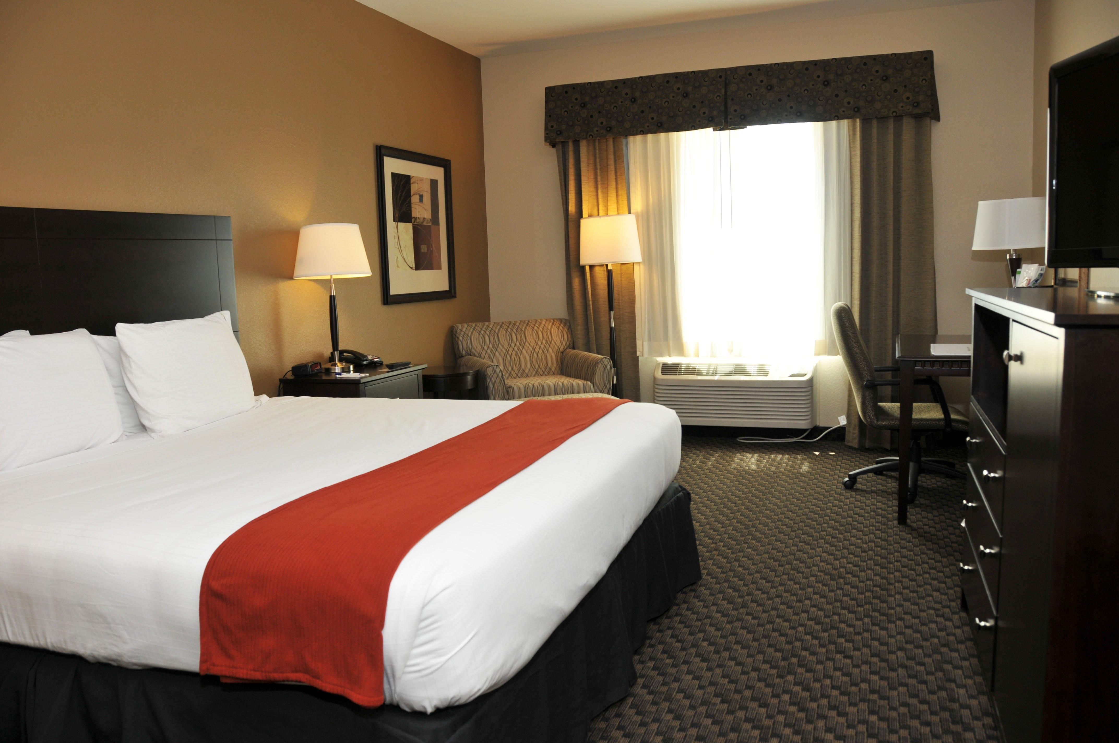 Holiday Inn Express & Suites Clinton By Ihg Екстериор снимка