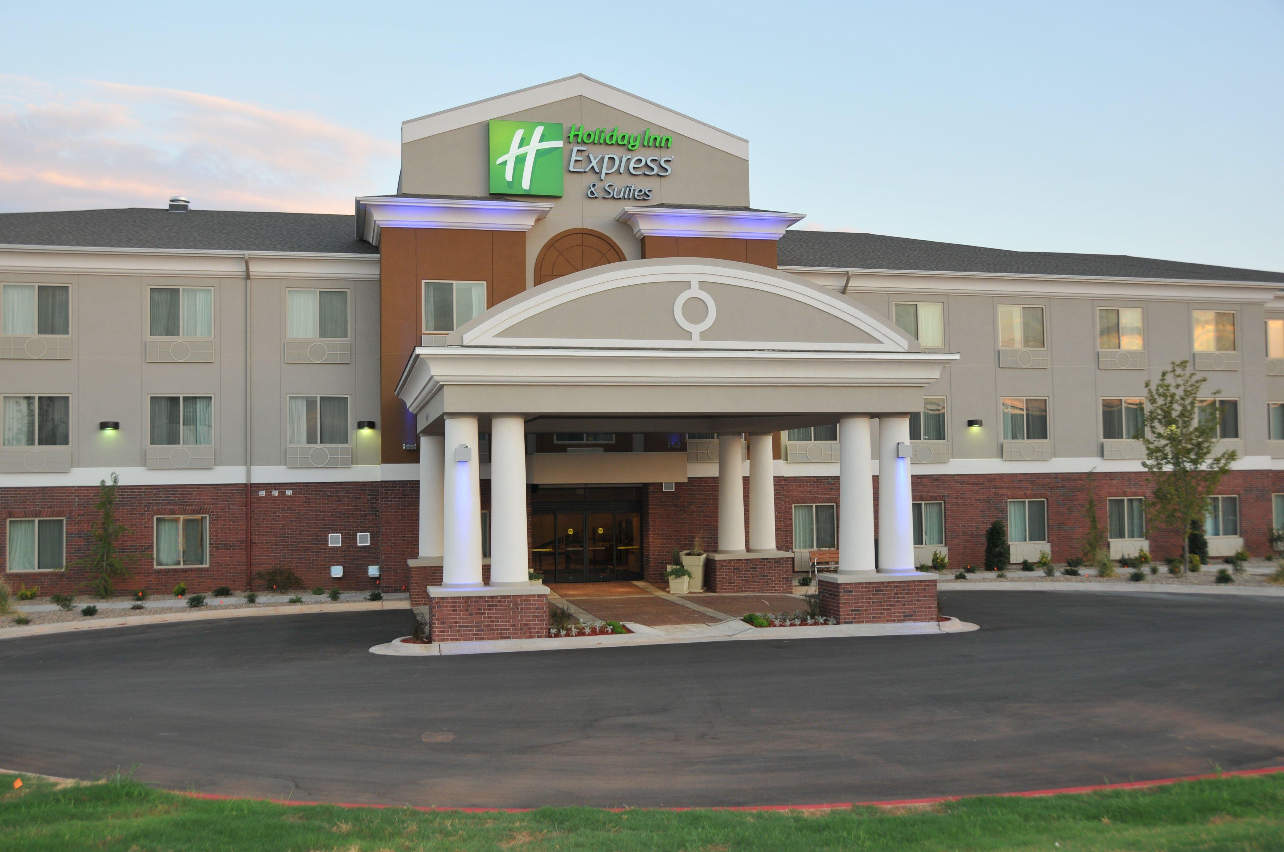 Holiday Inn Express & Suites Clinton By Ihg Екстериор снимка