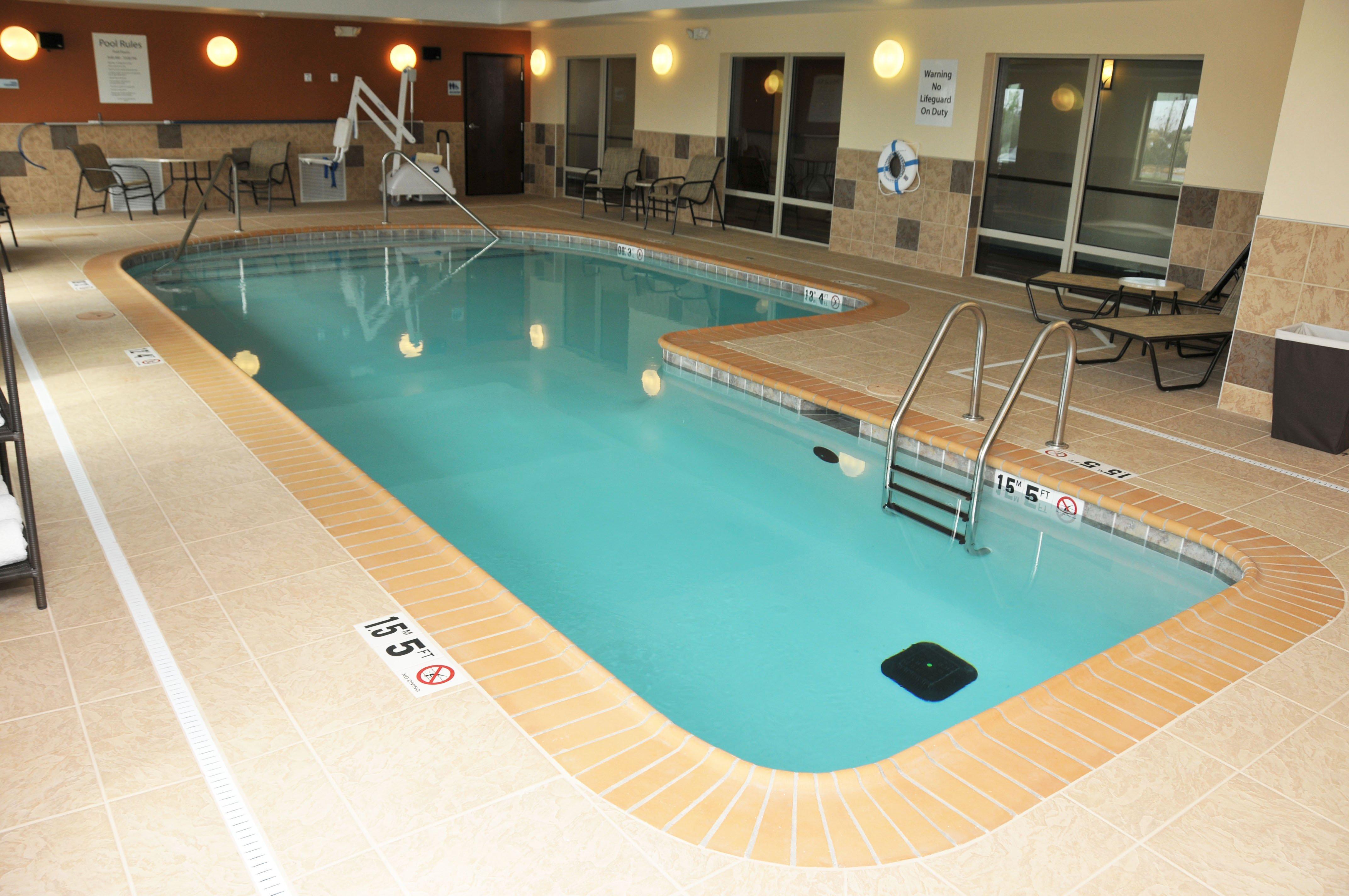 Holiday Inn Express & Suites Clinton By Ihg Екстериор снимка