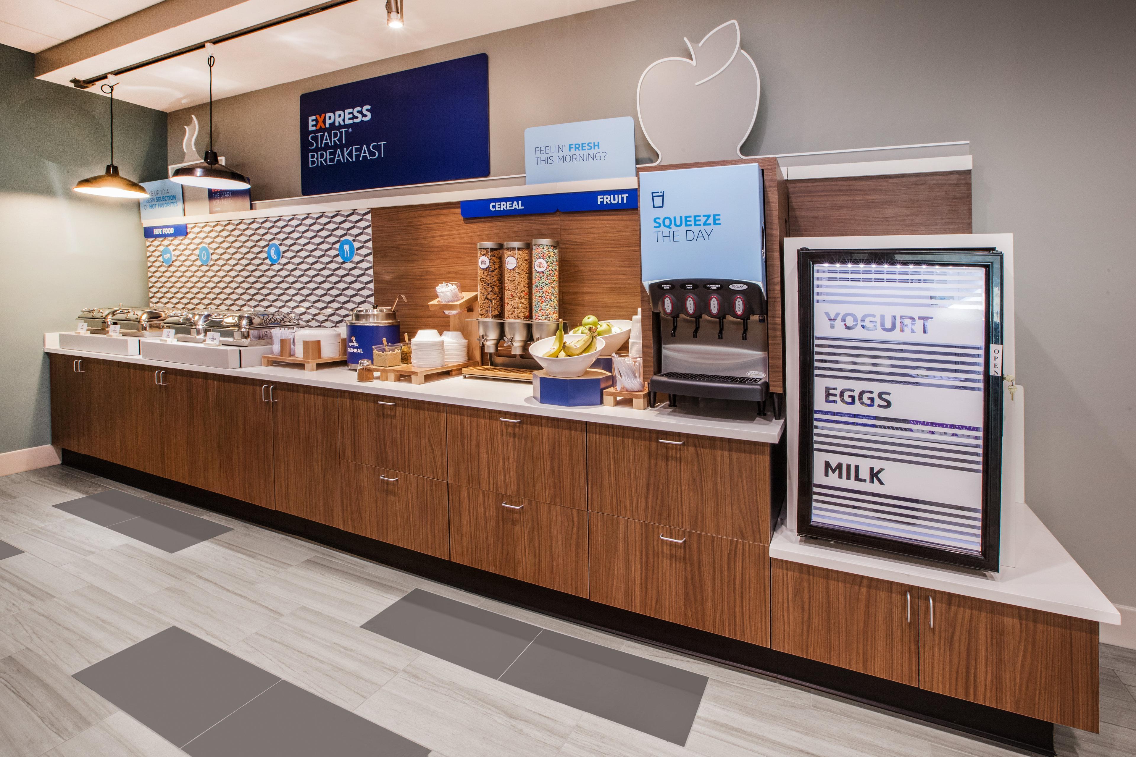 Holiday Inn Express & Suites Clinton By Ihg Екстериор снимка