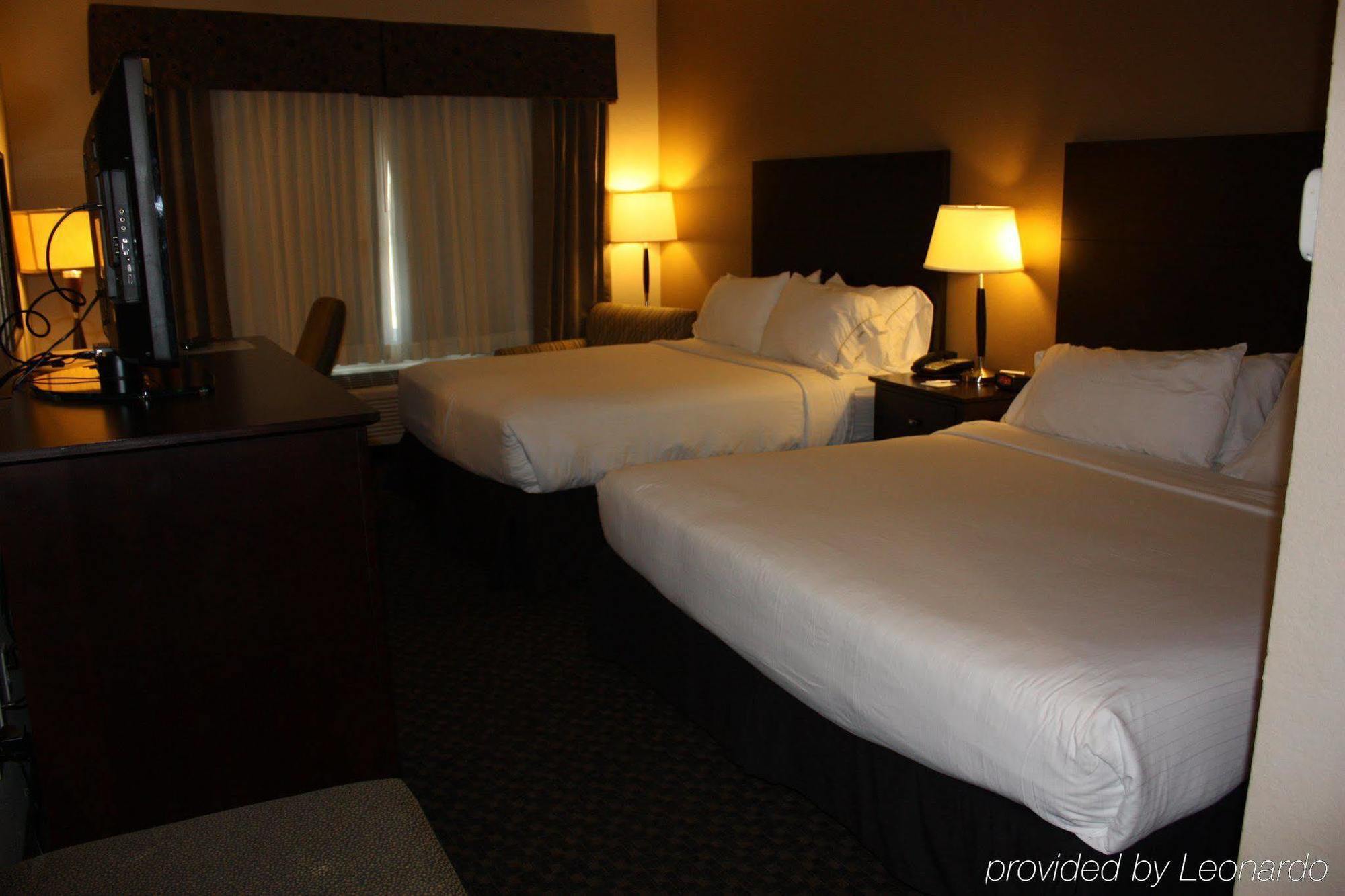 Holiday Inn Express & Suites Clinton By Ihg Екстериор снимка